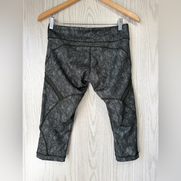 Lululemon Cool To Street Crop Mid Rise Luxtreme Size 8 Gator Green AKLY17605 LNC - Picture 3 of 4